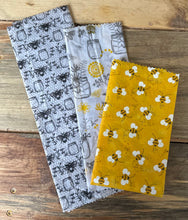 Load image into Gallery viewer, Set of 3 Bee Pattern Bees Wax Wraps