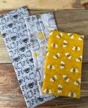 Load image into Gallery viewer, Set of 3 Bee Pattern Bees Wax Wraps