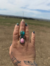 Load image into Gallery viewer, Turquoise and Pink Conch adjustable ring
