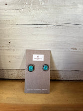 Load image into Gallery viewer, Tuquoise stud Earrings

